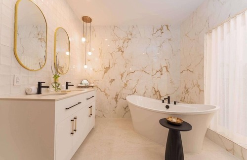 Downtown Kelowna Hotel | Prestige Beach House