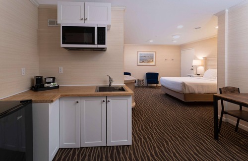 Downtown Kelowna Hotel | Prestige Beach House