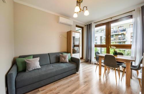 Bemowo Apartment | Prestige Verdant Apartment by BookingHost