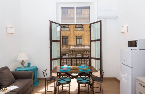 Rione II Trevi Apartment | Prestigious Apartment at Via Barberini