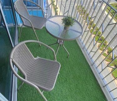 Tambo Apartment | Pretty 1BR with Balcony Facing Infinity Pool Manila Bay Sunset Near Airports Okada Solaire with Free Parking