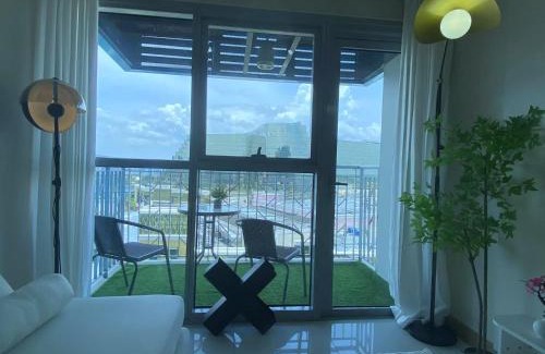 Tambo Apartment | Pretty 1BR with Balcony Facing Infinity Pool Manila Bay Sunset Near Airports Okada Solaire with Free Parking