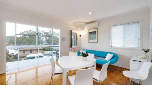 Pretty Beach House | 'Pretty Beach Bay Vista' by HolidayCo