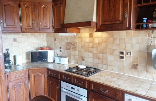 Gien House | Pretty character house, 3 bedrooms, 5/6 beds, all comforts, WIFI and parking.