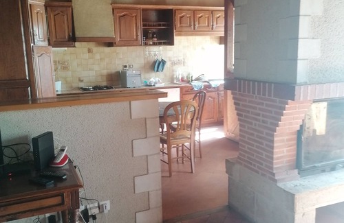 Gien House | Pretty character house, 3 bedrooms, 5/6 beds, all comforts, WIFI and parking.