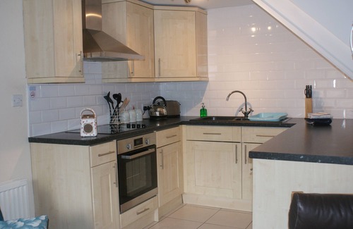 Ivybridge Cottage | Pretty cottage sleeps 5 in country estate close to beaches with heated pools