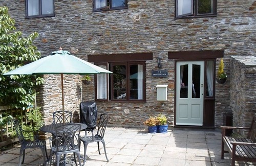 Ivybridge Cottage | Pretty cottage sleeps 5 in country estate close to beaches with heated pools