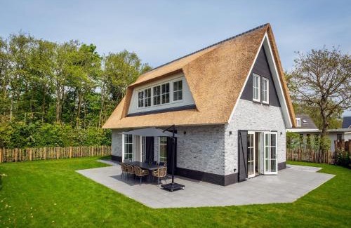 De Koog House | Pretty Holiday Home in De Koog Texel with Garden