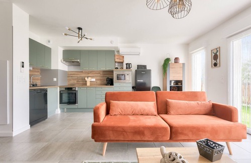 Andernos-les-Bains Ski Chalet | Pretty house with terrace in Andernos-les-bains