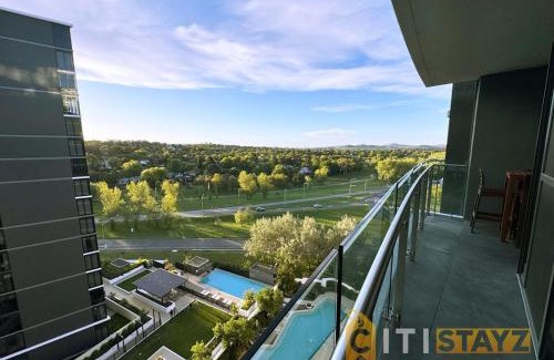 Phillip Apartment | Pretty in Phillip - 2bd 2bth 2Car Apt