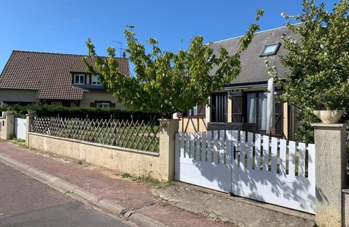 Hermanville-sur-Mer House | Pretty Norman pearl with garden