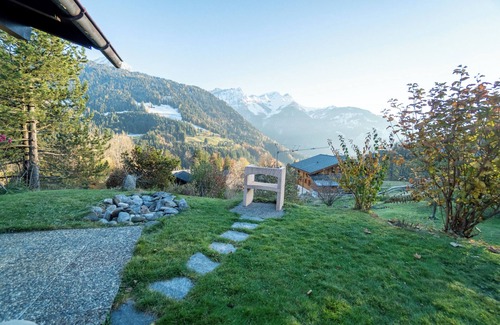 Barboleusaz Ski Chalet | Pretty renovated chalet located below the Barboleuse, in Gryon in a quiet location surrounded by gre