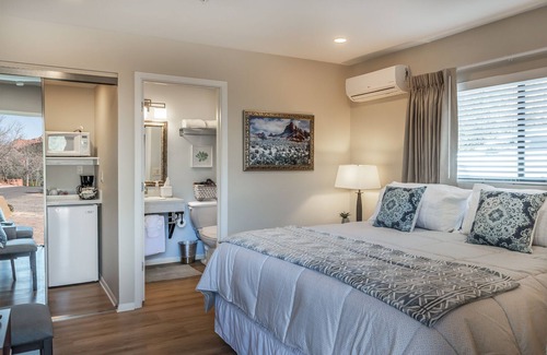 Uptown Sedona Hotel | Prickly Pear Junior Suite #104 @ Sedona Uptown Suites