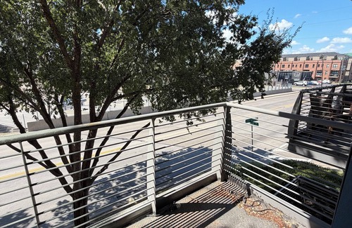 Dallas Apartment | Prime and convenient 1-bedroom apartment in fabulous Oak Lawn Dallas!