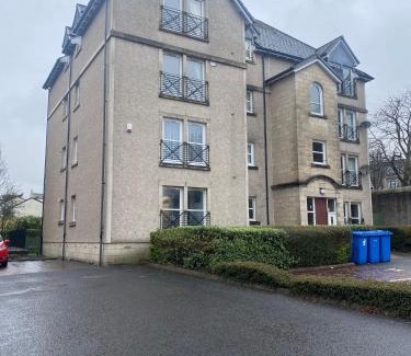 Dunfermline Apartment | Prime City Centre - Ground Floor Parking By Tba