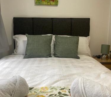 Dunfermline Apartment | Prime City Centre - Ground Floor Parking By Tba