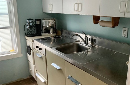 Pawtucket Apartment | Prime Cozy 1br/Bright, Private 2nd FL near Brawn, Providence+ quick to I-95 MAS