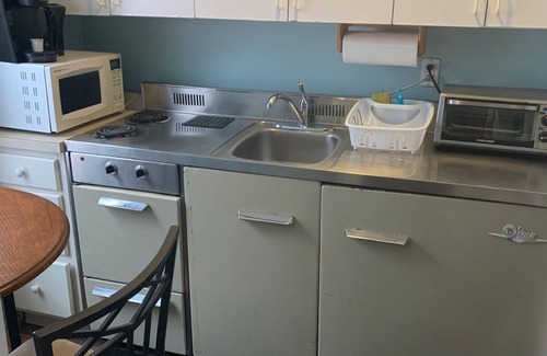 Pawtucket Apartment | Prime Cozy 1br/Bright, Private 2nd FL near Brawn, Providence+ quick to I-95 MAS