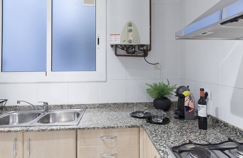 Esquerra de l'Eixample Apartment | Prime Eixample Hideaway 6 Guests with Balcony by MyRentalHost