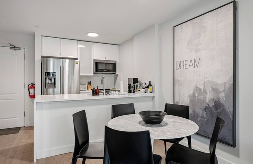 Whistler Condo | Prime Location in Whistler Village - Steps to Gondola - Sleeps 6