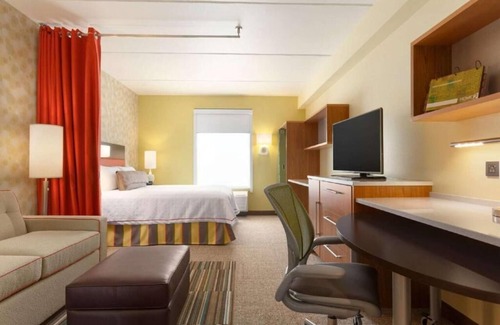 Newtonville Hotel | Prime Location! Indoor Pool, Pet-Friendly Property, Free Breakfast and Parking!
