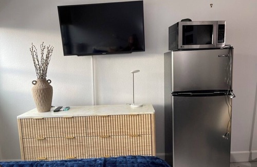 Downtown Reno Condo | Prime Location Studio Downtown! Top Amenities: Gym, Pool, Hot Tub & More!