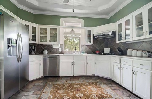 Johnson City House | Prime location-Walk to food, Bars and Wineries!
