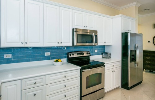 Seven Mile Beach Condo | Prime Residence #6 on 7 Mile Beach, High-End Ground Floor Beachfront Condo
