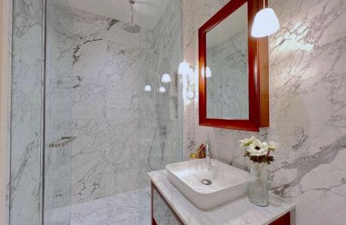 Wattana Apartment | Prime Thonglor 宽敞 2 卧室可容纳 4 人舒适入住，面积 82 平方米