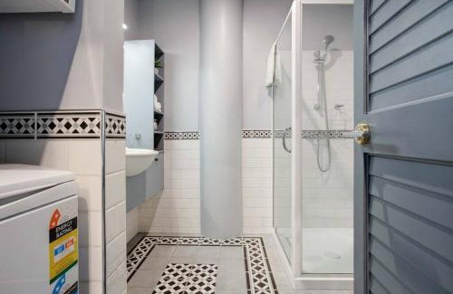 Auckland Central Business District Apartment | Princes Wharf Luxury Newly Renovated