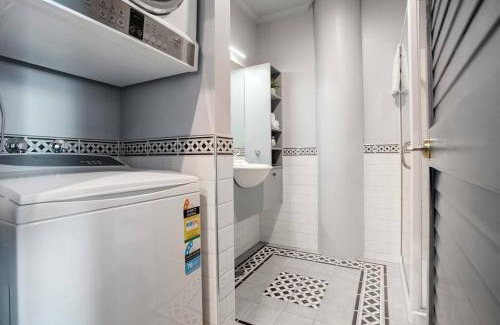 Auckland Central Business District Apartment | Princes Wharf Luxury Newly Renovated