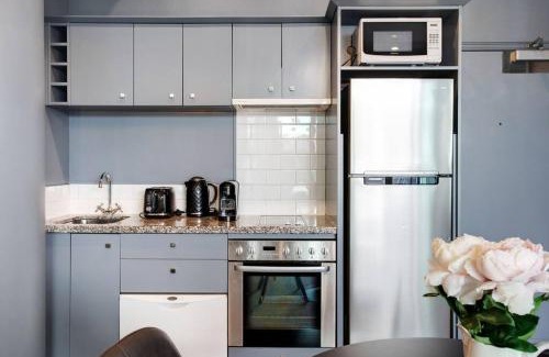Auckland Central Business District Apartment | Princes Wharf Luxury Newly Renovated