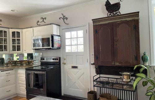 Princeton House | Princeton Garden Party Cottage Minutes from University