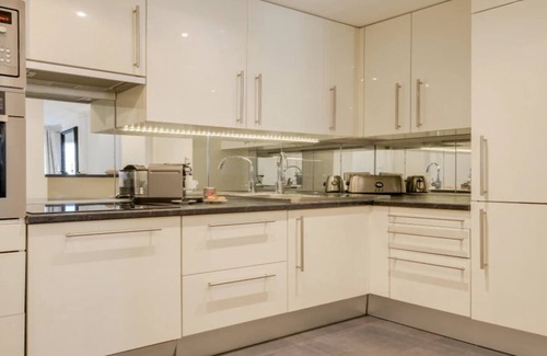 Chaussee-d'Antin Apartment | Pristine 180m Apartment Near Saint-Lazare