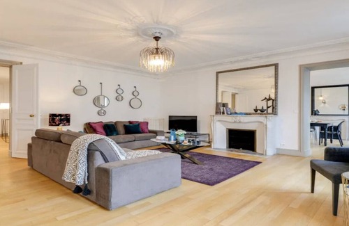 Chaussee-d'Antin Apartment | Pristine 180m Apartment Near Saint-Lazare