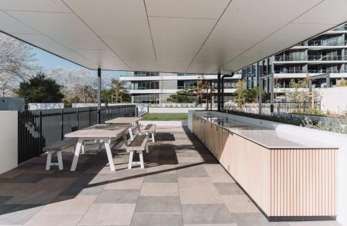 Phillip Apartment | Pristine 2-Bed Apartment with Pool and BBQ