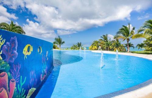 Pristine Bay Apartment | Pristine Bay Villa 1304 with large pool - 3 bedroom condo
