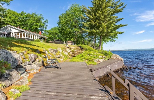 Killaloe Cottage | PRISTINE ROUND LAKE WITH EXPANSIVE LAKE VIEWS.