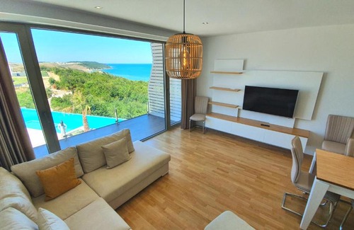 Ishem Apartment | PRIVÉ Seaview Duplex Apartment