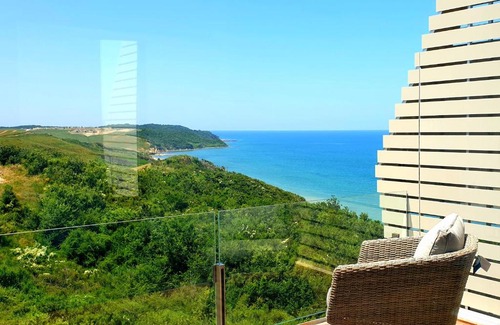 Ishem Apartment | PRIVÉ Seaview Duplex Apartment