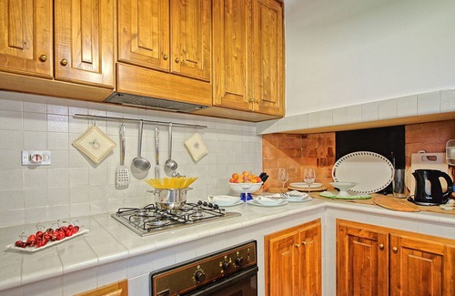Civitella in Val di Chiana Villa | Private Villa with WIFI, private pool, A/C, patio, pets allowed, panoramic view, close to Arezzo