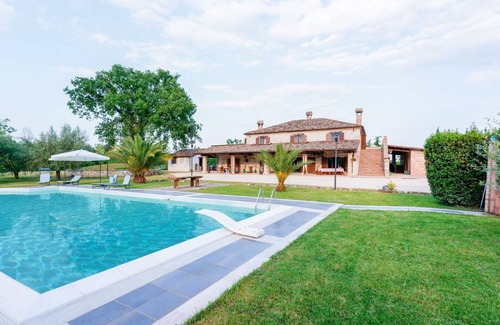 Campli Villa | Private Villa with private pool, hot tub, sauna, WIFI, TV, patio, panoramic view, close to Teramo