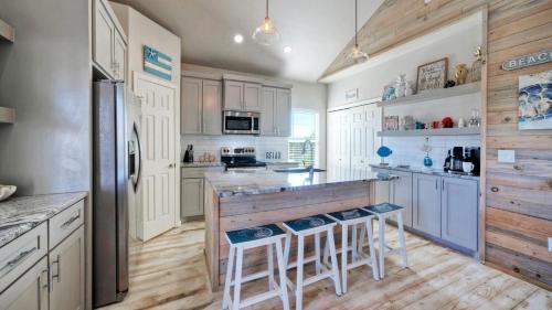 Old Town House | Priv Pool Walk to Marina Eateries 3 Mins to Beach Marlin Azul by AvantStay