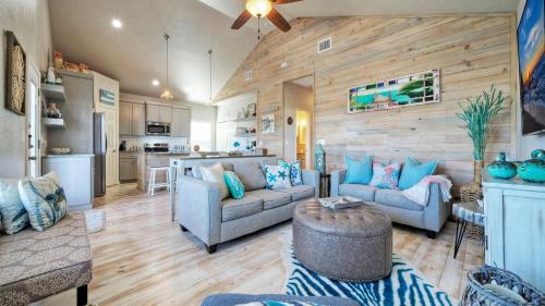 Old Town House | Priv Pool Walk to Marina Eateries 3 Mins to Beach Marlin Azul by AvantStay