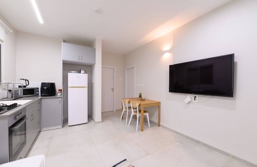 Shadmot Dvora Condo | Privacy with the view of the Tavor moun' 20 minutes from the sea of Galilee.