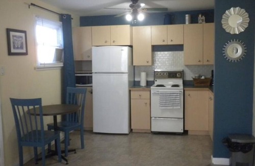 Thunder Bay House | Private 1 BDR Cottage on Scenic Riverside Sleeps 4. 10 Minutes From Airport.