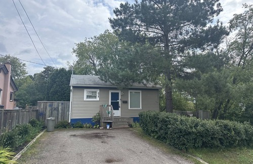 Thunder Bay House | Private 1 BDR Cottage on Scenic Riverside Sleeps 4. 10 Minutes From Airport.