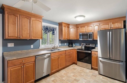 Woodstock Apartment | Private 1BD in Heart of White Mtns: Balcony, River Access, Full Kitchen & More