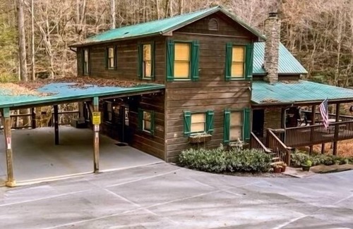 Townsend Cabin | Private 2 acres on creek. Hot tub. Generator. Huge carport. Owner managed.