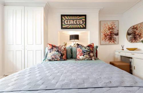 Belgravia Apartment | Private 2 Bed Cosy Home by Royal Palace